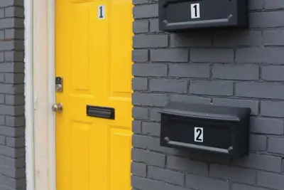 Spacious 1-bedroom apartment with private deck