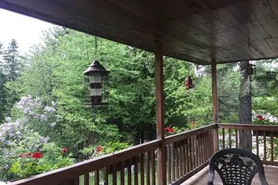 Image de Chalet à Val Morin! À 5 minutes du \"P'tit train du nord\" et du Lac Raymond!