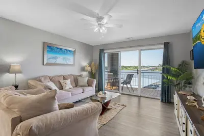 Image de Bridgepointe ~Lakefront Condo with Stunning Main Channel Views & Private Deck!