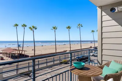 Image de Stylish and Luxurious 2 Br Beachfront with Pool & Jacuzzi!