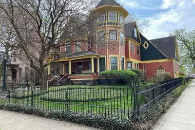 Image de 2br Garden Unit | Pets Friendly | Near Downtown