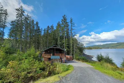 Image de Ocean front 1-bedroom apartment in enchanting Whale Pass with strong WiFi