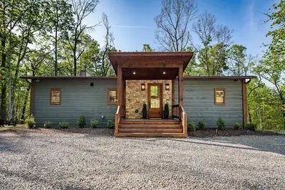 Image de Luxury & Relaxation. Sauna, Red Light Therapy, Hot Tub, Game Room, 4 King suites