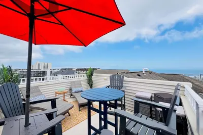 Image de Seaside Sanctuary: 3 Br, 3 full baths w/ private rooftop in sunny Sea Isle City