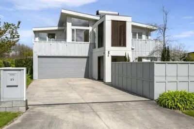 Image de 270 Degrees - Modern Home with great views