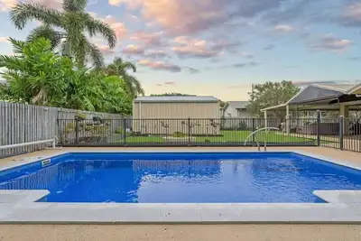 Image de Family Home With Pool In Mount Louisa