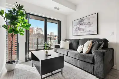 Image de City Lights & River Sights 2br, Ac, Xl Patio, Gym