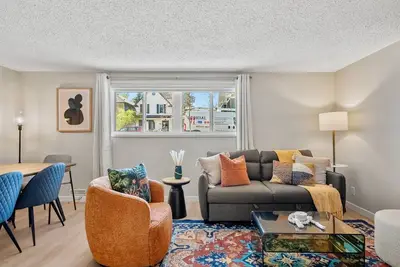 Image de Lower Level Gem! 2 King Beds, Dining, Wifi,