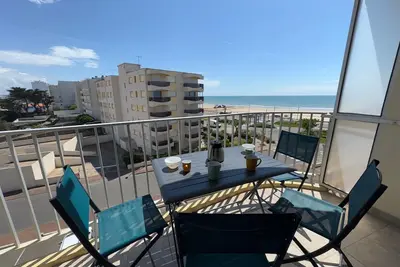 Image de Appartement rénové à 50m de la mer pour 6 pers.