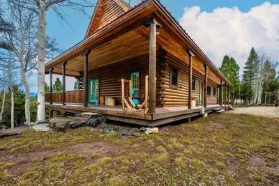 Image de 2 kitchens | mountain views & wrap around deck | games & toys | fire pit
