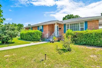 Image de These units are in the highly sought after Pensacola Heights neighborhood.