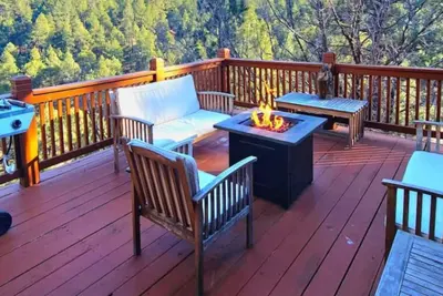 Image de Upscale Family Mountain Cabin ~Deck w/ views + Fire Table ~Game Room