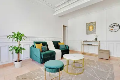 Modern Art Deco Apartment Between Marais and Louvre