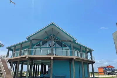 Image de Wow This View! ! Watch dolphins swim & swing downstairs with Gulf & beach views!
