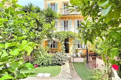 Image de Authentique maison de famille provençale \n10 pièces, 6 chambres, 9 couchages.