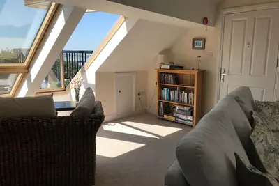 Image de Appartement en attiq-de Luxe-Salle de bain privée séparée-Vue sur Port