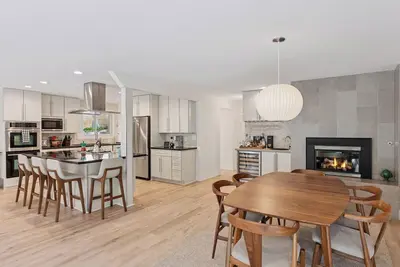 Image de Walk to Pearl St | Hot Tub | Garden | Prime Location