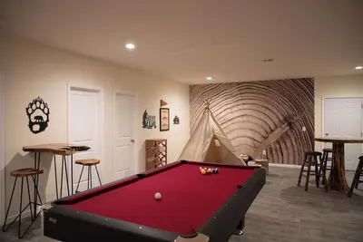 Image de Game Room-Indoor Winter/Outdoor Summer Pool-4 bd 3 ba
