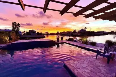 Image de Huge Backyard/Pool/Waterfront/Private Boat Ramp!