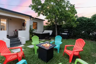 Image de Great location! Patio/Hot tub/Bbq/ Washer-Dryer