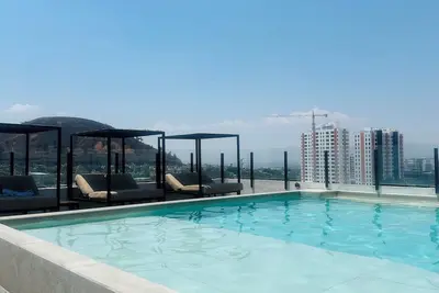 Image de Vista Vibes Modern Apt + Rooftop Pool in Gdl