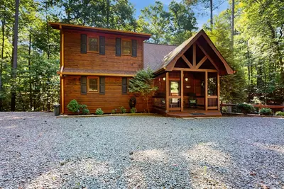 Image de Luxury Cabin w/Hot Tub, FirePit, 3 large decks, game/media rooms, resort amenities