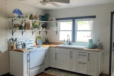 Image de Swan Dive, A Historic Cottage in Clear Lake, Ia