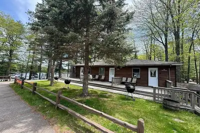 Image de Black Bear Lodge Bear Trap 3 on Little Saint Germain Lake