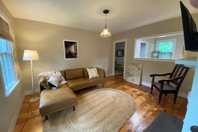 Image de Charming Apt above Bookshop in Historic Tiverton Four Corners Village Center!