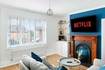 Image de Stylish 3br. Sleeps 6, Netflix, Ps4 & Free Parking.