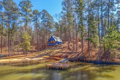 Image de Lake Chalet, Sleeps 9, Private Beach, Kayak + More