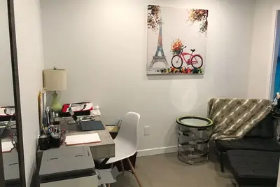 Image de New main floor apartment, Prime Heritage location near Hospital/Downtown Kelowna