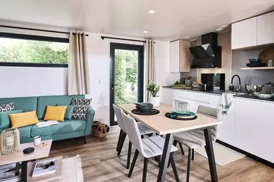 Image de Mobilhome Premium 30-40m² - 3 chambres + Tv + Terrasse couverte & draps jetables fournis 8 personnes