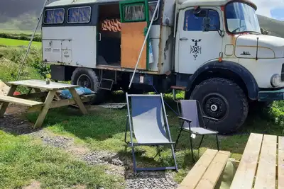 Image de Oldtimer Camper Mercedes Benz-off the beaten Track-unique and quiet