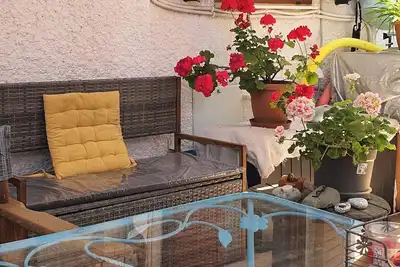 Image de Cozy studio-Only 1 min (opposite) from the sea! \nfor pet lovers! ! !