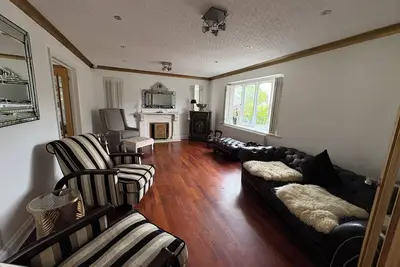 Image de New listing. Delightful 5 bedroom house. Near Ham Manor Golf course Angmering.