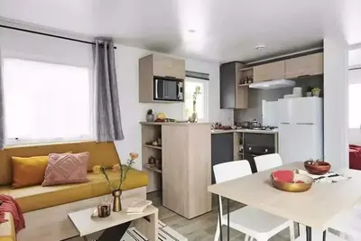 Image de Mh Premium 3 Ch - 2 Sdb - 6 Pers 36 m² - Tv - Clim - Lv - Draps inclus à la semaine : A/D dimanche 6 personnes