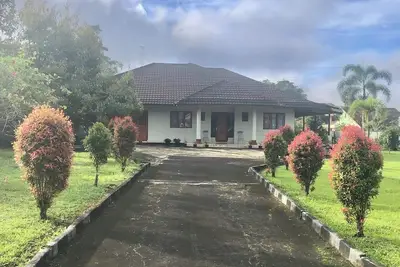 Image de Cozy place to stay in Tomohon City. \nClose to the Resto & Cafe. Separate access.