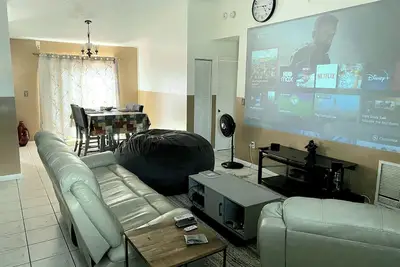 Image de Hard Rock Escape – Luxe Stay w/ Theater, Grand Patio, 1. 5mi to Stadium, City Nexus