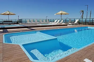 Image de Beachfront Apartment, Near Beto Carreiro, Swimming Pool, Barbecue, Air Conditioning