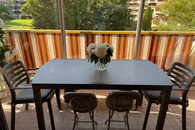Image de Grand studio situé à Mandelieu dans une résidence avec piscine - proche Cannes