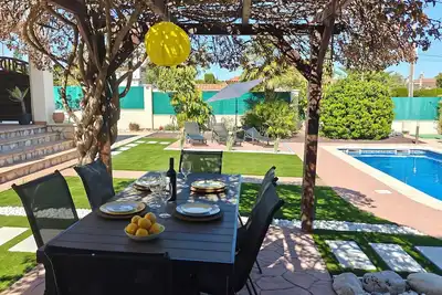 Image de Ideal house for families with nice garden and swimming pool. Quiet area.