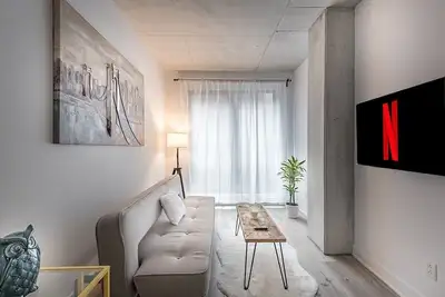 Image de Stylish 1br Industrial Loft Steps - Old Montreal