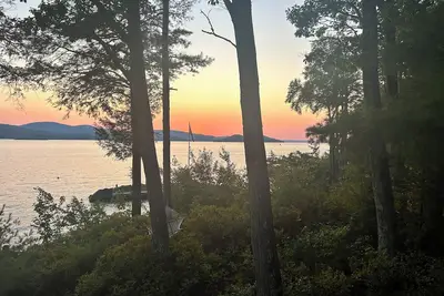 Image de Classic Lake Winnipesaukee Camp with Breathtaking Views
