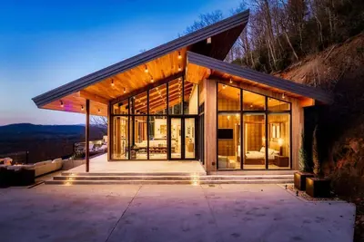 Image de The Glass Frame - Peak Elegance & Luxury