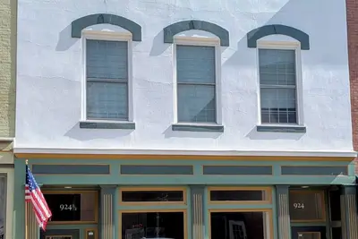 Image de Historic Downtown Lexington Apartment - Long Bedroom