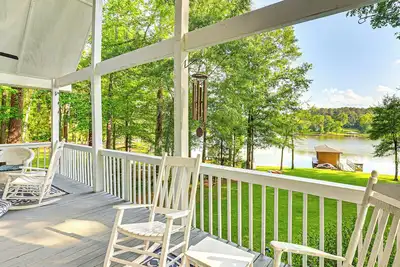 Image de Remote Escape: Lake Home w/ Dock in Sparta!