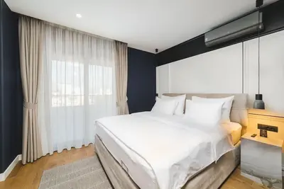 Image de Stylish Urban Retreat – Free Parking & Central Location near iconic attractions!