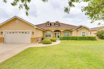 Image de 1 Mi From Lake: Pet-Friendly Del Rio Gem