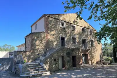 Image de Domaine Villadomar: Mas niché au coeur de Thuir dans le calme de son parc arboré